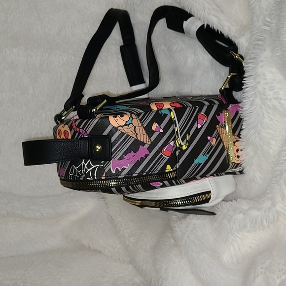 Mini dog vampire kitsch backpack Halloween candy treats theme 2021 - Picture 2 of 8